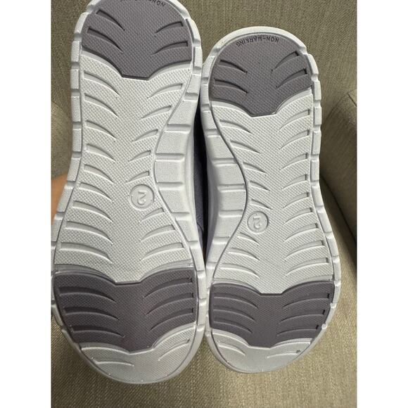 NWT Girls All in Motion Purple Delta Slip-On Hybrid Sneakers - Size 3 - Picture 4 of 4